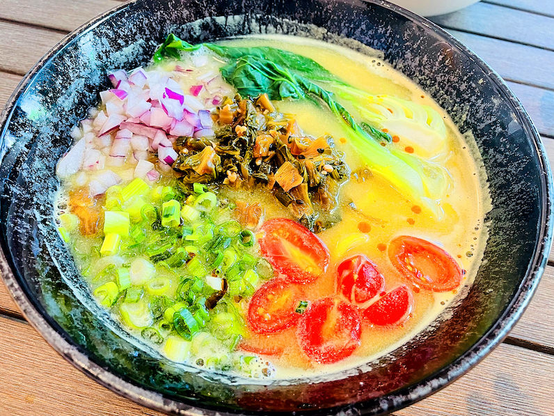 アロ・カフェ・ハワイ・ソルトの担々麺